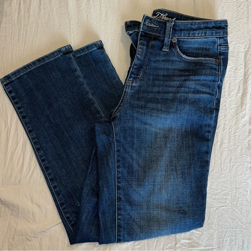 Universal thread ankle jeans